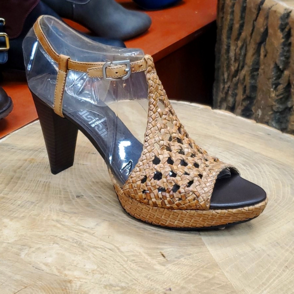 Brand New Rockport Womans Heals